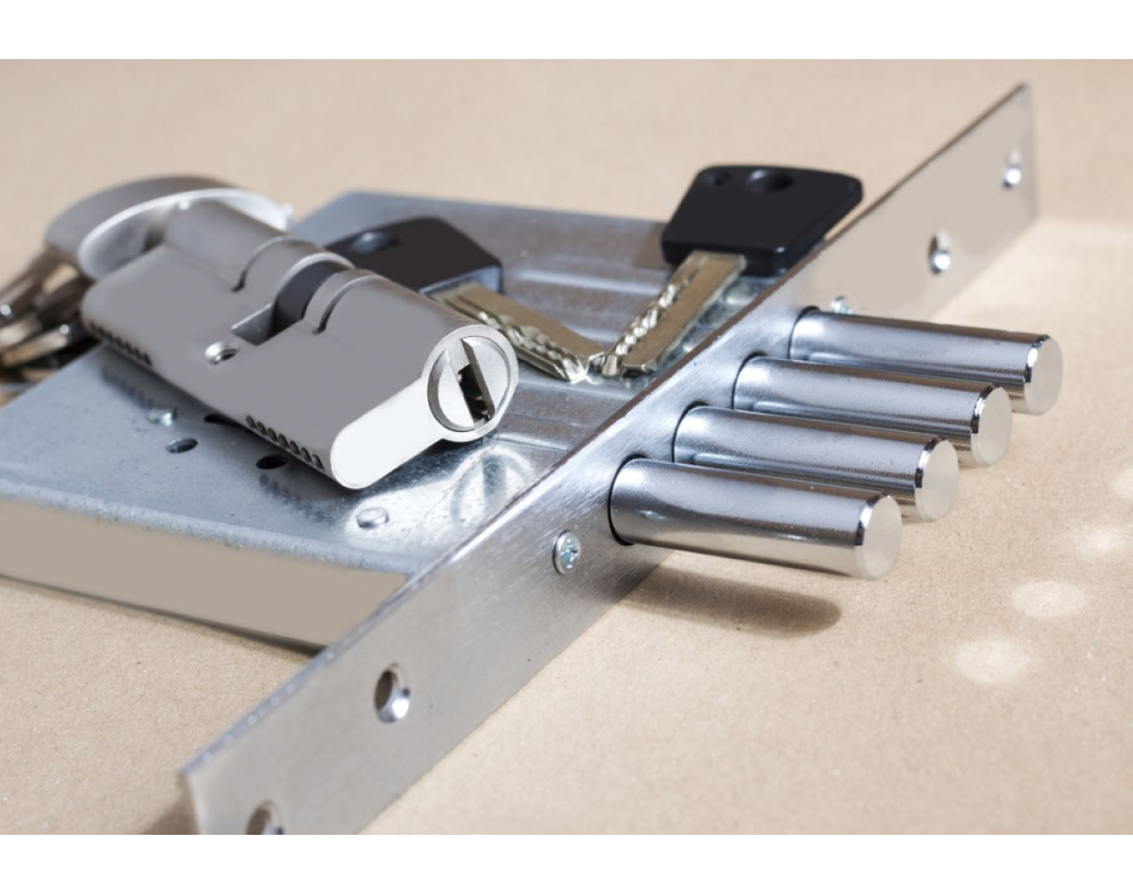 Din ce este alcatuit sistemul de inchidere al usii?