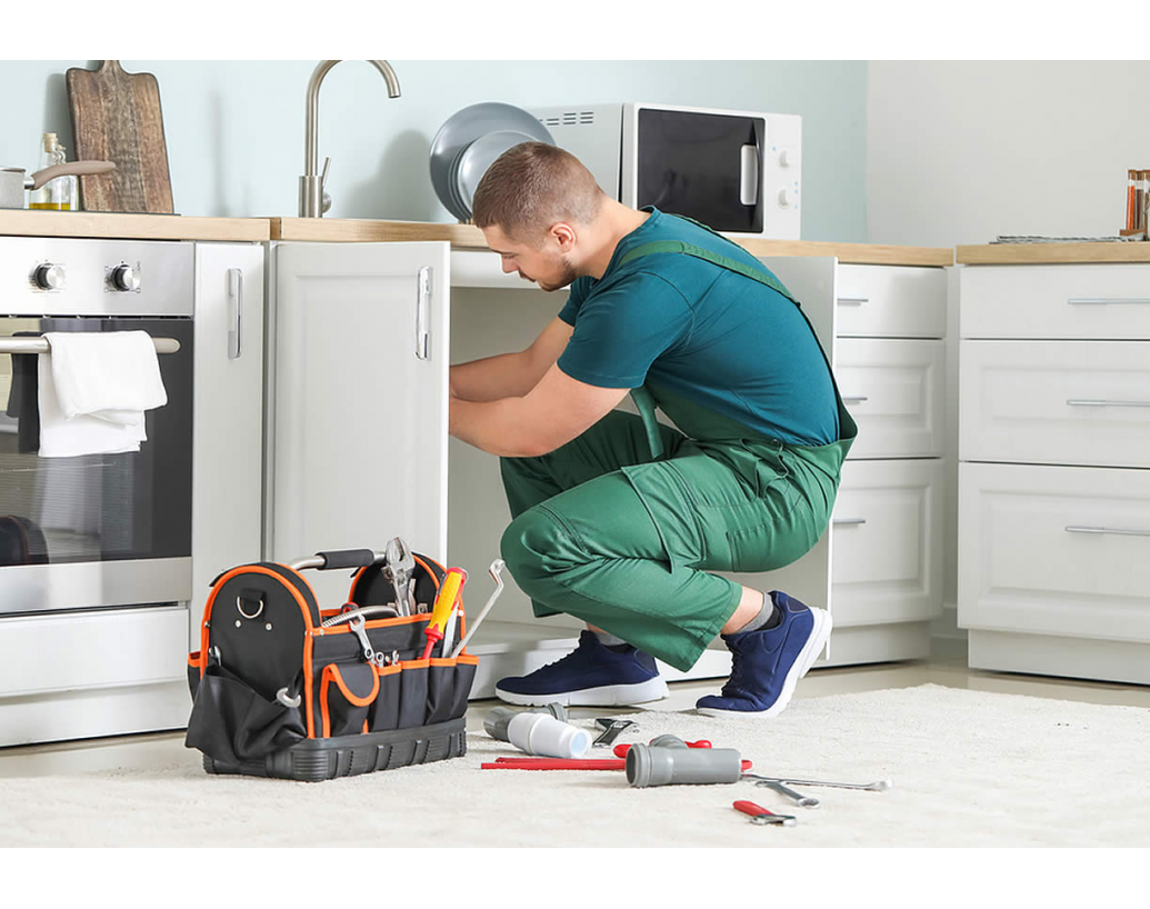 Accesorii utile pentru meseriasi - de la genti la lampi de lucru