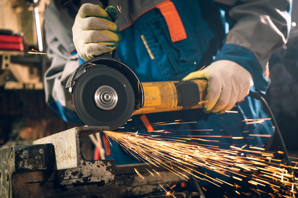 Cum să folosești corect polizoarele unghiulare pentru proiecte de finisare și tăiere