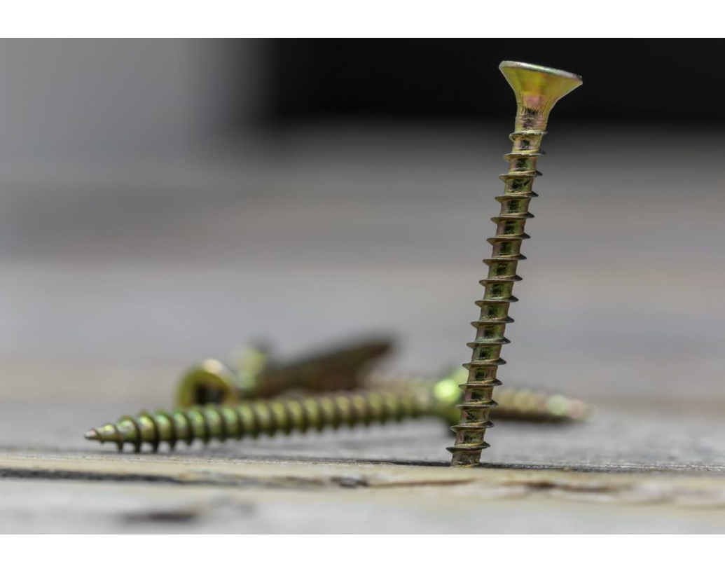 Suruburile speciale pentru tamplarie PVC vs suruburi universale?