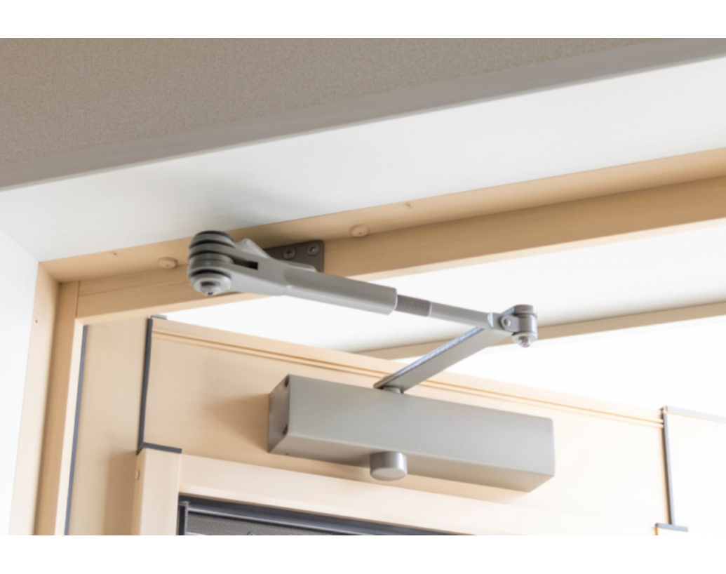 Cum poti prelungi rezistenta usii cu ajutorul amortizoarelor?