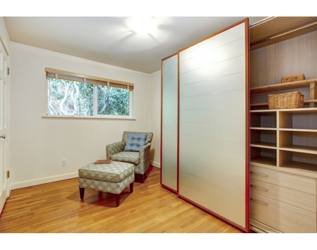 Transformarea dressingului cu usi glisante: o solutie practica si eleganta