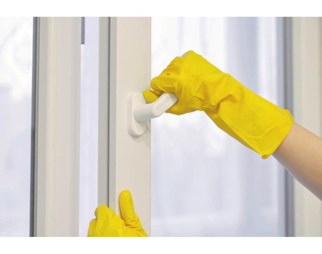 Cum sa intretii feroneria pentru usi si ferestre din PVC?