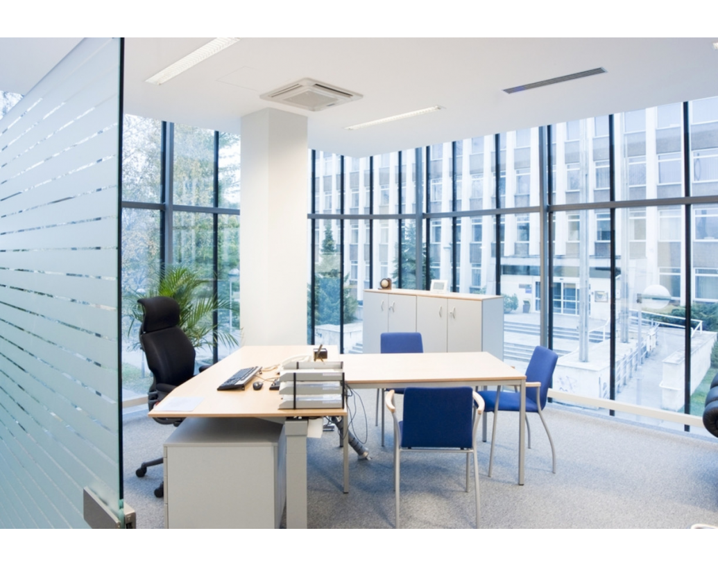 Cum sa integrezi manerele de usa intr-un design contemporan