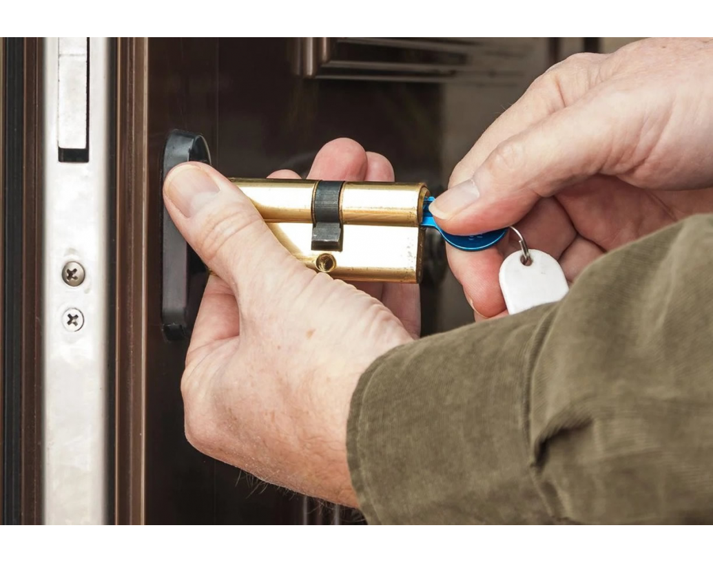 Cilindrul usii: alegerea si montajul butucului potrivit