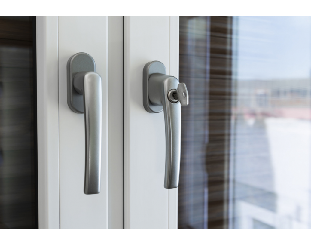 Manere de fereastra cu cheie vs. manere standard: ce alegem?