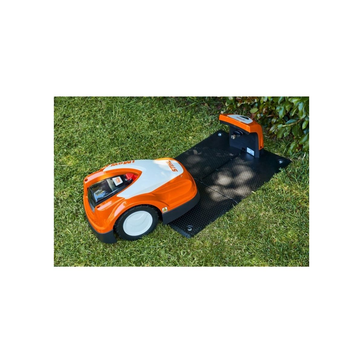 Robot tuns iarba STIHL RMI 422, latime lucru 20 cm, mulcire, suprafata pana la 800 mp, panta 35 grade, 63010121400