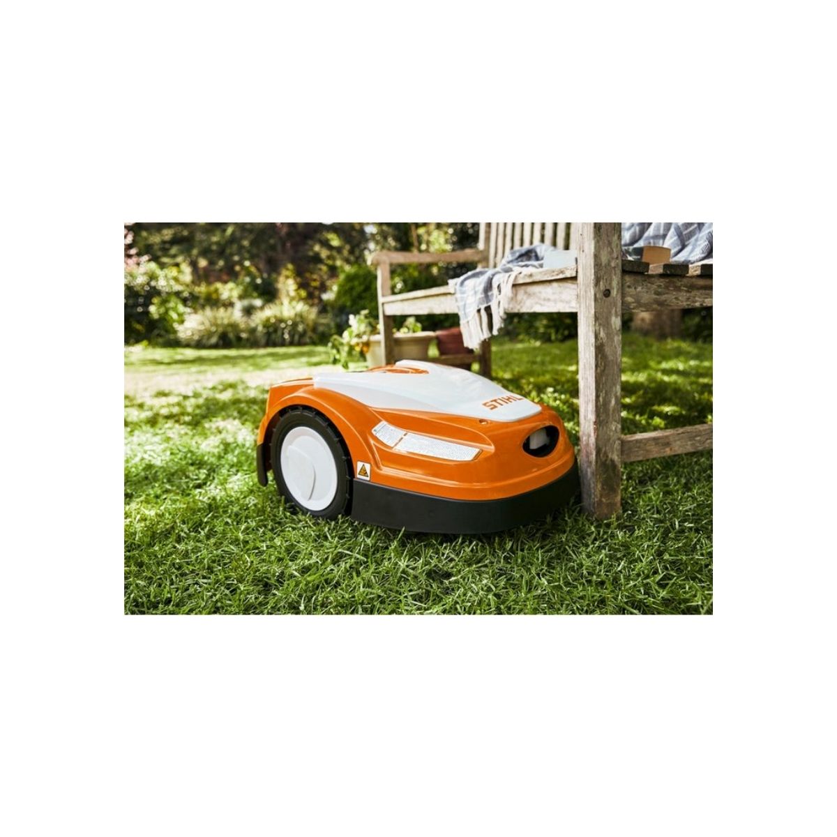 Robot tuns iarba STIHL RMI 422, latime lucru 20 cm, mulcire, suprafata pana la 800 mp, panta 35 grade, 63010121400