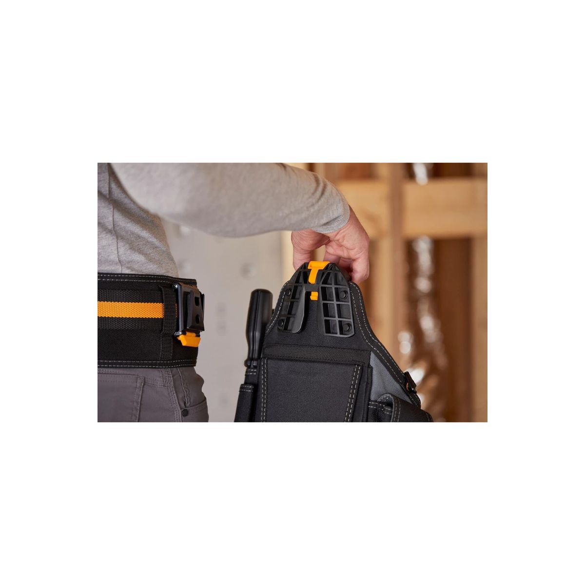Borseta scule electrician Toughbuilt TB-CT 104 cu atasament pentru centura si curea de transport