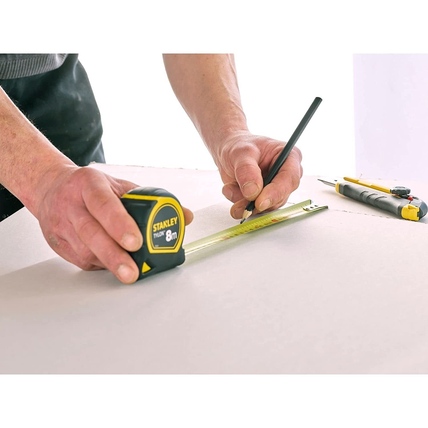 Ruleta cu banda metalica pentru masurare, STANLEY Tylon, cu blocare si carlig, 8 metri, 1-30-657