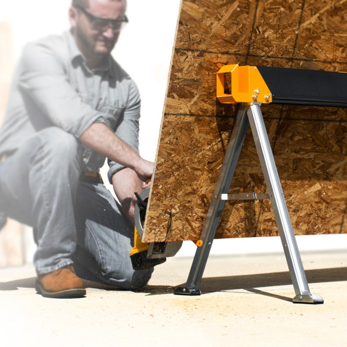 Set banc de lucru ToughBuilt TB-C550-2, format din 2 capre pliabile, din otel galvanizat, sarcina max 990 kg, portabile