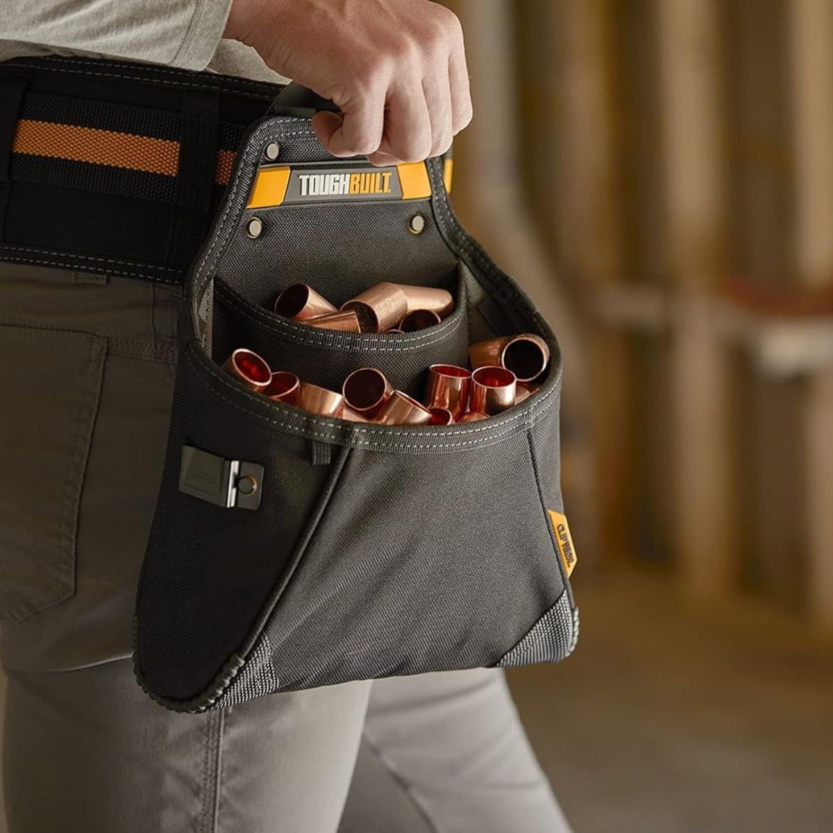 Buzunar rigid pentru accesorii ToughBuilt Supply Pouch TB-CT-05, ClipTech, suport pentru asezare pe verticala, negru
