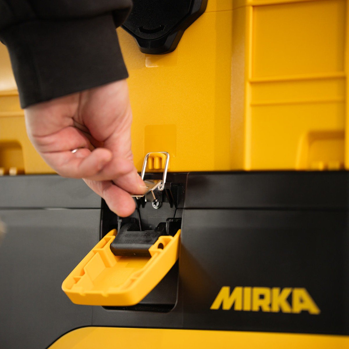Aspirator profesional MIRKA DEXOS 1217 M AFC, clasa M, volum 17 l, furtun 4 m, 220-240 V, MIX12171221