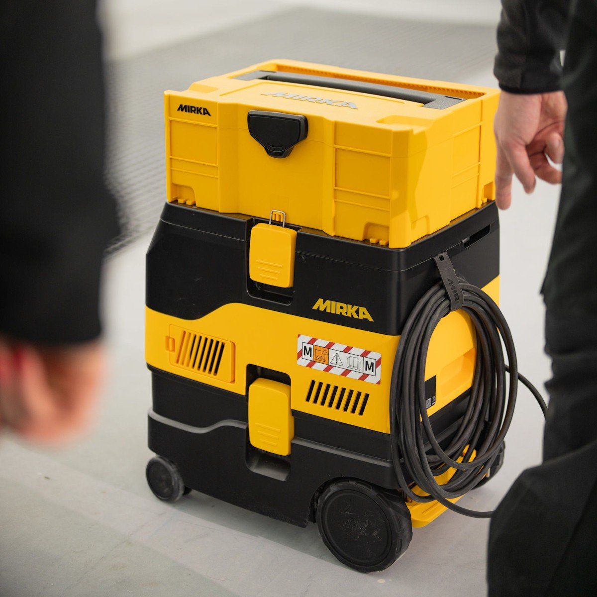 Aspirator profesional MIRKA DEXOS 1217 M AFC, clasa M, volum 17 l, furtun 4 m, 220-240 V, MIX12171221
