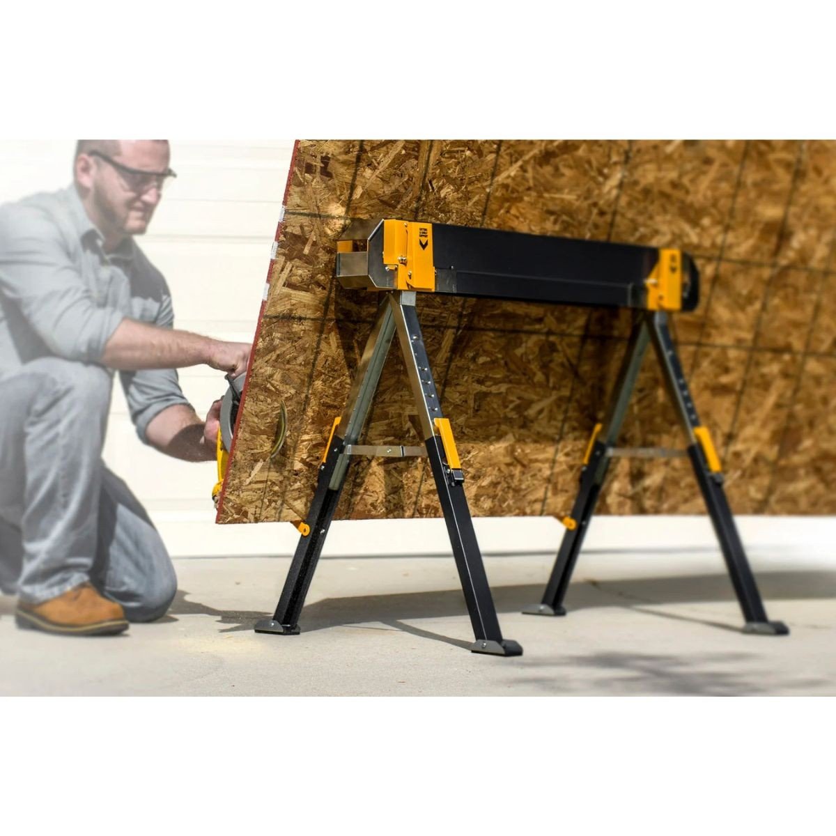 Set banc de lucru ToughBuilt TB-C-700-2, format din doua capre pliabile, reglabile pe inaltime, suporti de taiere integrati