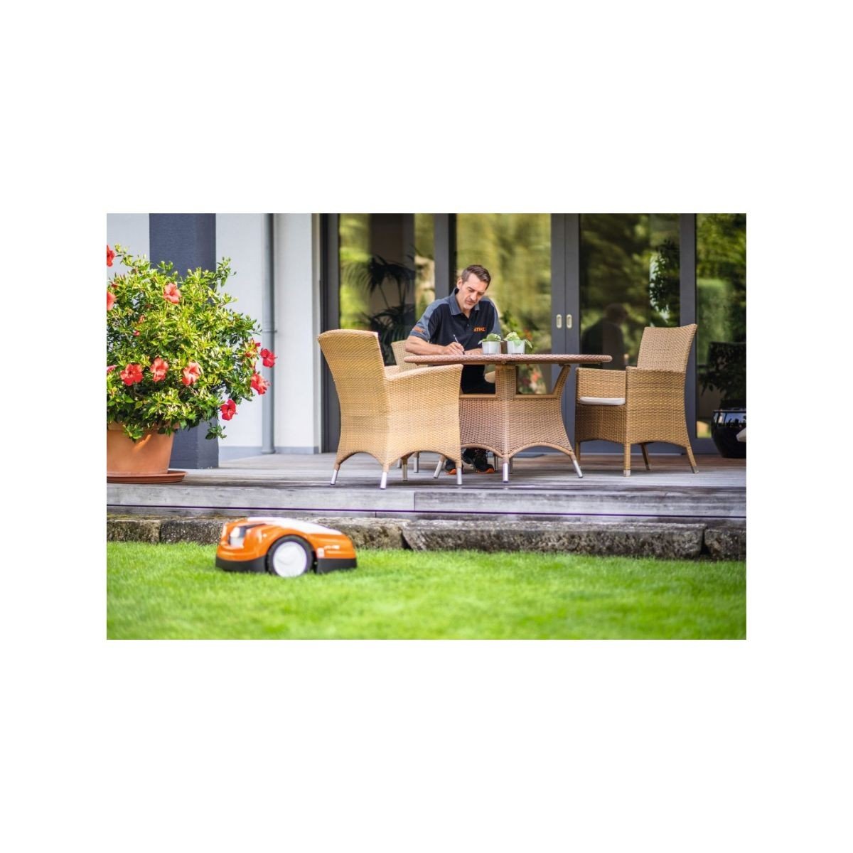 Robot tuns iarba STIHL RMI 422 P, latime lucru 20 cm, mulcire, suprafata 1500 mp, panta 40 grade, 63010121404