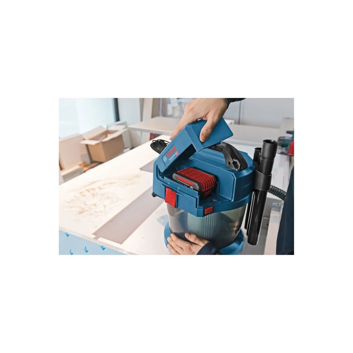 Aspirator umed/uscat Bosch Professional GAS 18V-10 L  fara acumulator 18V si incarcator, cu accesorii, 06019C6302
