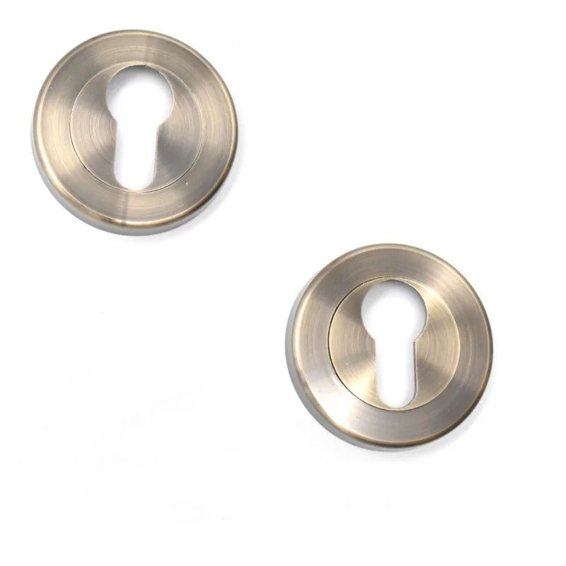 Set rozete din aluminiu Yale, cu orificiu pentru cilindru, diametru 54 mm, finisaj alama antic 35-ZX-CE-09-50