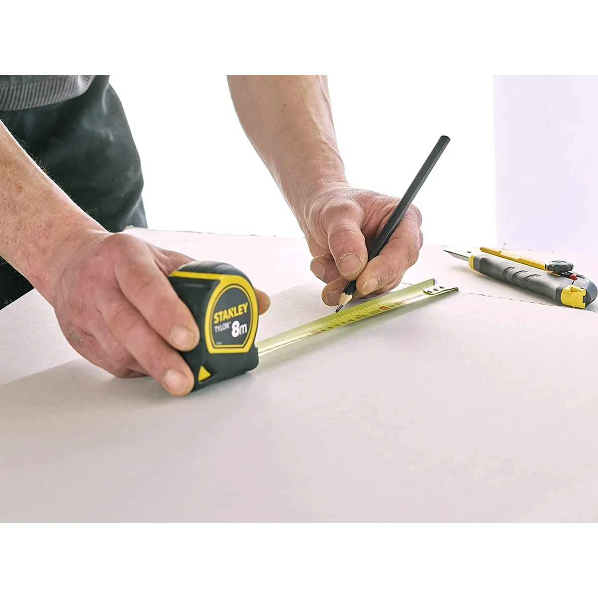 Ruleta cu banda metalica pentru masurare, STANLEY Tylon, cu blocare si carlig, 5 metri, 1-30-697