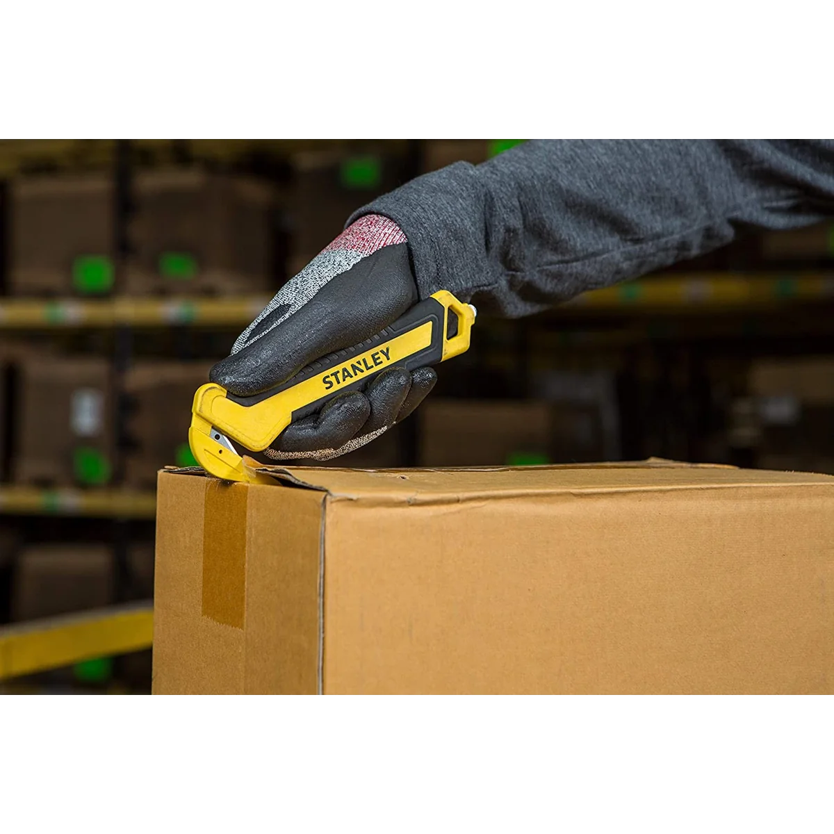 Cutter STANLEY cu lama ascunsa pentru taiere folii si benzi cu maner cauciucat DSTHT10356-0