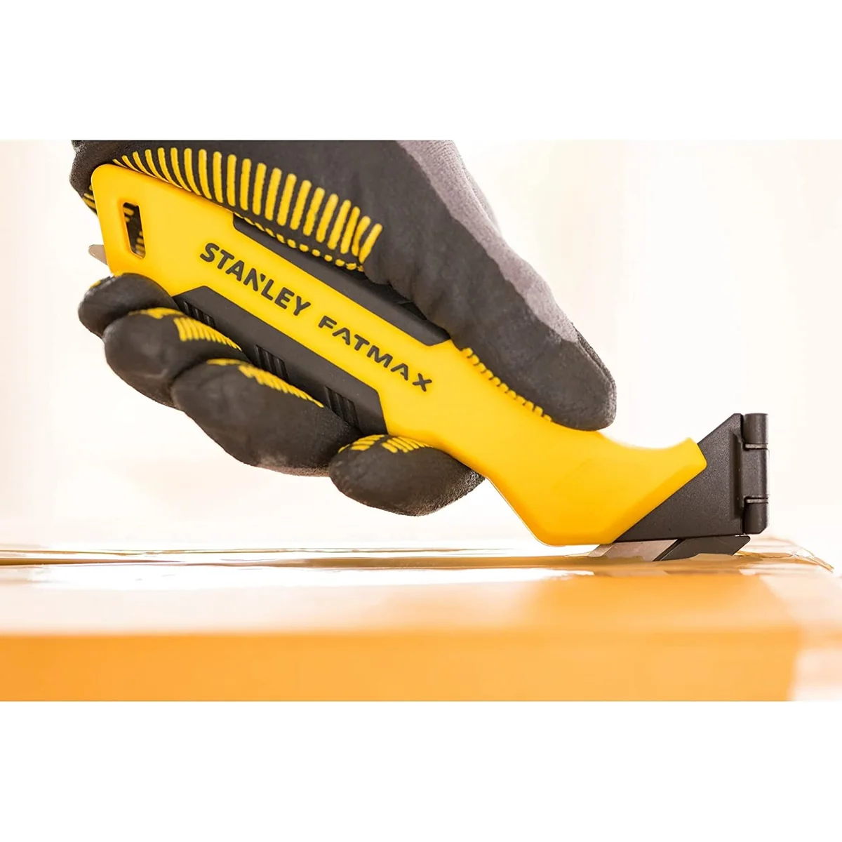 Cutter STANLEY FATMAX cu lama ascunsa interschimbabila pentru taiere carton simplu si dublu FMHT10373-0