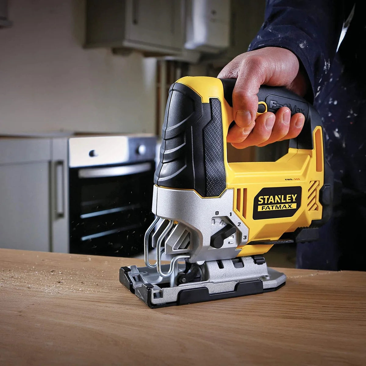 Fierastrau vertical STANLEY FATMAX 220 Volti 710 Wati cu 10 lame incluse FME340KA-QS