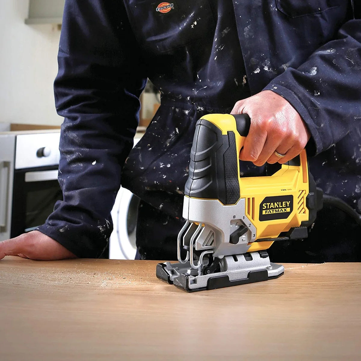 Fierastrau vertical STANLEY FATMAX 220 Volti 710 Wati cu 10 lame incluse FME340KA-QS