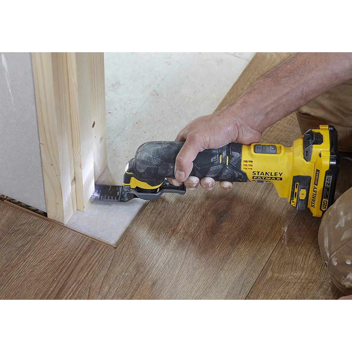 Unealta multifunctionala STANLEY FATMAX V20 cu 2 acumulatori 18 Volti 2 Ah SFMCE500D2K-QW