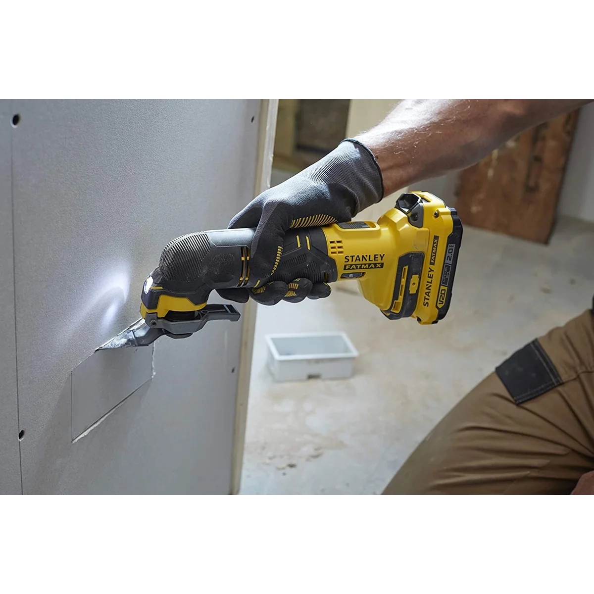 Unealta multifunctionala STANLEY FATMAX V20 cu 2 acumulatori 18 Volti 2 Ah SFMCE500D2K-QW