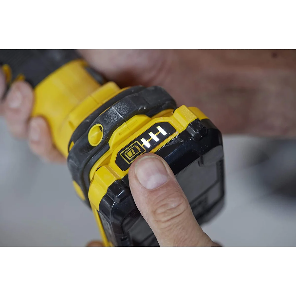 Unealta multifunctionala STANLEY FATMAX V20 cu 2 acumulatori 18 Volti 2 Ah SFMCE500D2K-QW