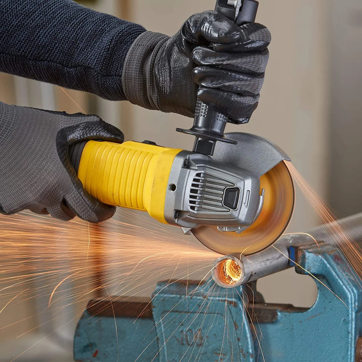 Polizor unghiular STANLEY FATMAX 220 Volti 850 Wati disc 115 mm 12000 rotatii/minut FMEG210K-QS
