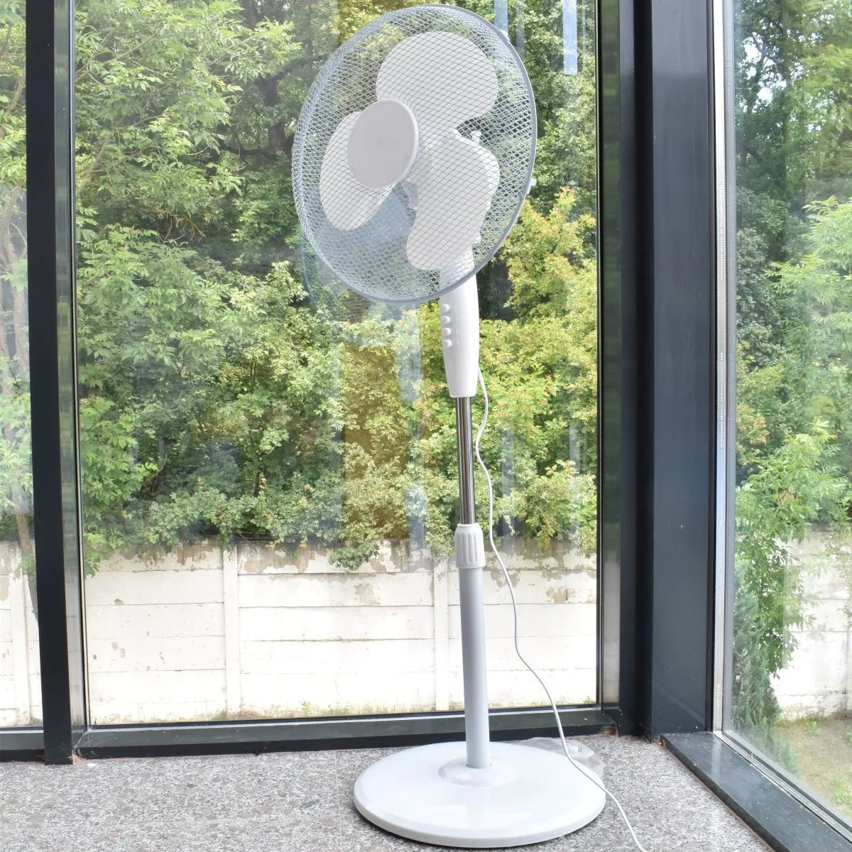 Ventilator de camera cu picior, STROXX, diametru ventilator 400 mm, 40W, 3 trepte de viteza, grilaj metalic, culoare alba