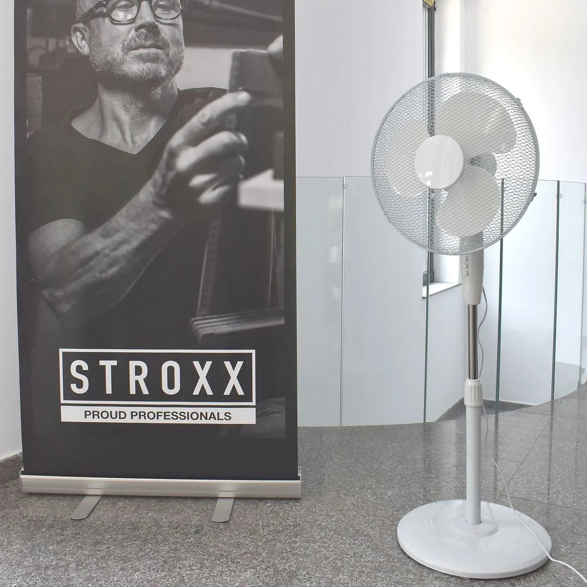 Ventilator de camera cu picior, STROXX, diametru ventilator 400 mm, 40W, 3 trepte de viteza, grilaj metalic, culoare alba