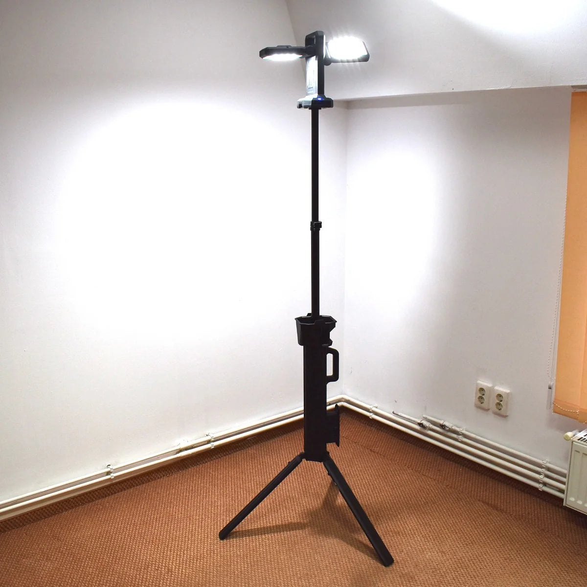 Lampa de lucru STROXX TWIN HEAD, led, doua surse de lumina pliabile rotative independent, 14000 lumeni, stativ inclus, reglabila