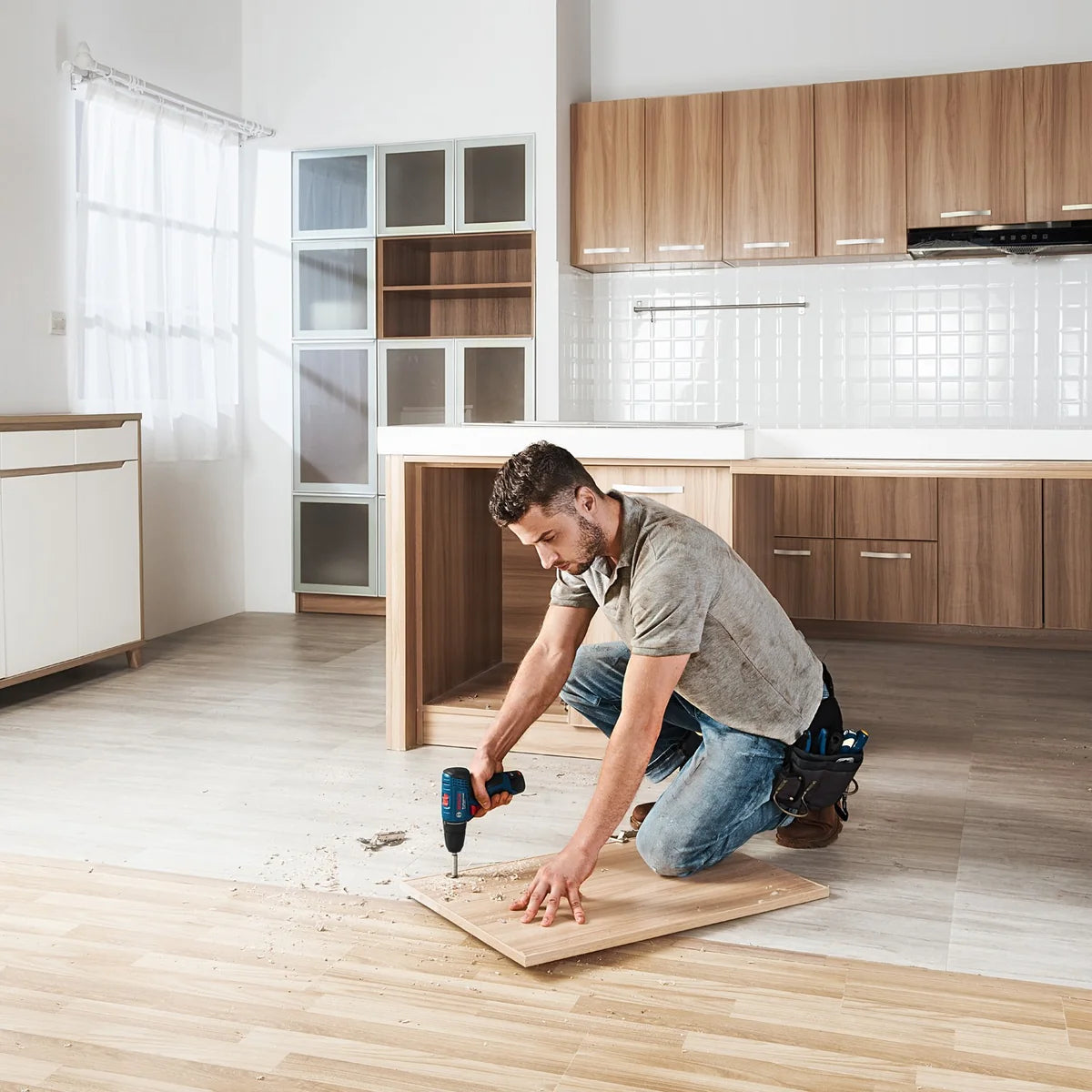 Masina de gaurit si insurubat Bosch Professional GSR 120 Li cu 2 acumulatori de 2 Ah si valiza profesionala (06019G8000)