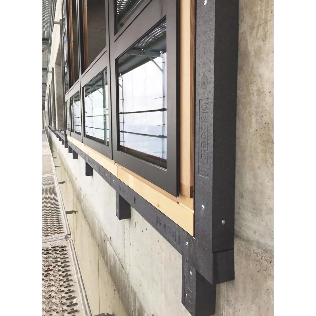 Profil precadre din polistiren expandat cu densitate ridicata blaugelb Triotherm+, 160 X 85 X 1175 mm